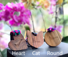 Llavero de maderas preciosas y pulsera de Chiapas, Llavero de maderas recicladas y cinta tejida a mano, Pulsera chiapaneca y madera vintage - SalvoraShop