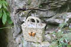 Bolso, cesta de juncos de chuspata. con intarsia de maderas preciosas, forro y bandolera. - SalvoraShop