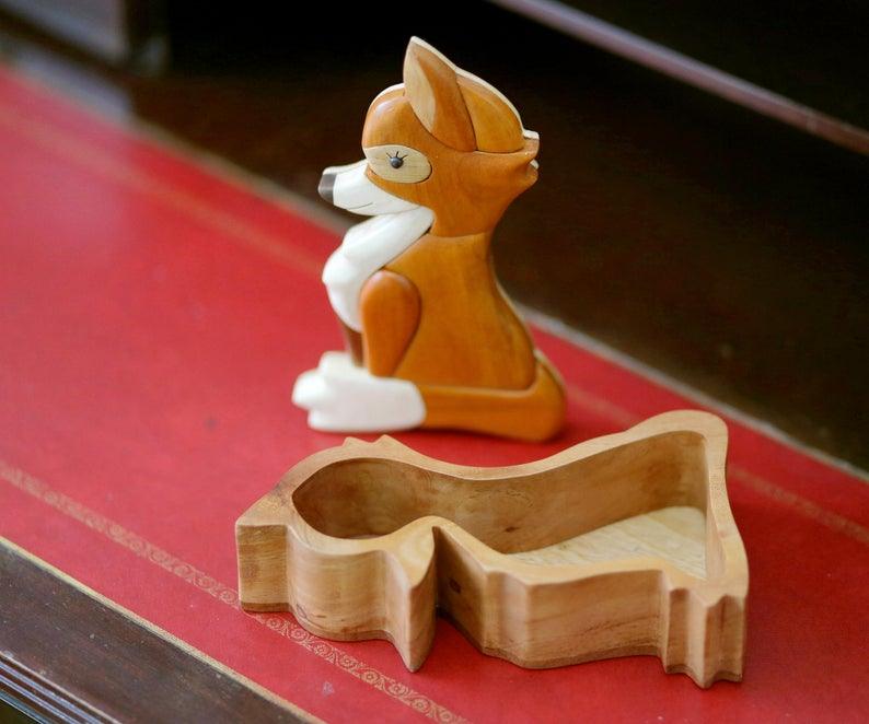 Caja zorro de madera tallada, Joyero arte intarsia maderas preciosas - SalvoraShop