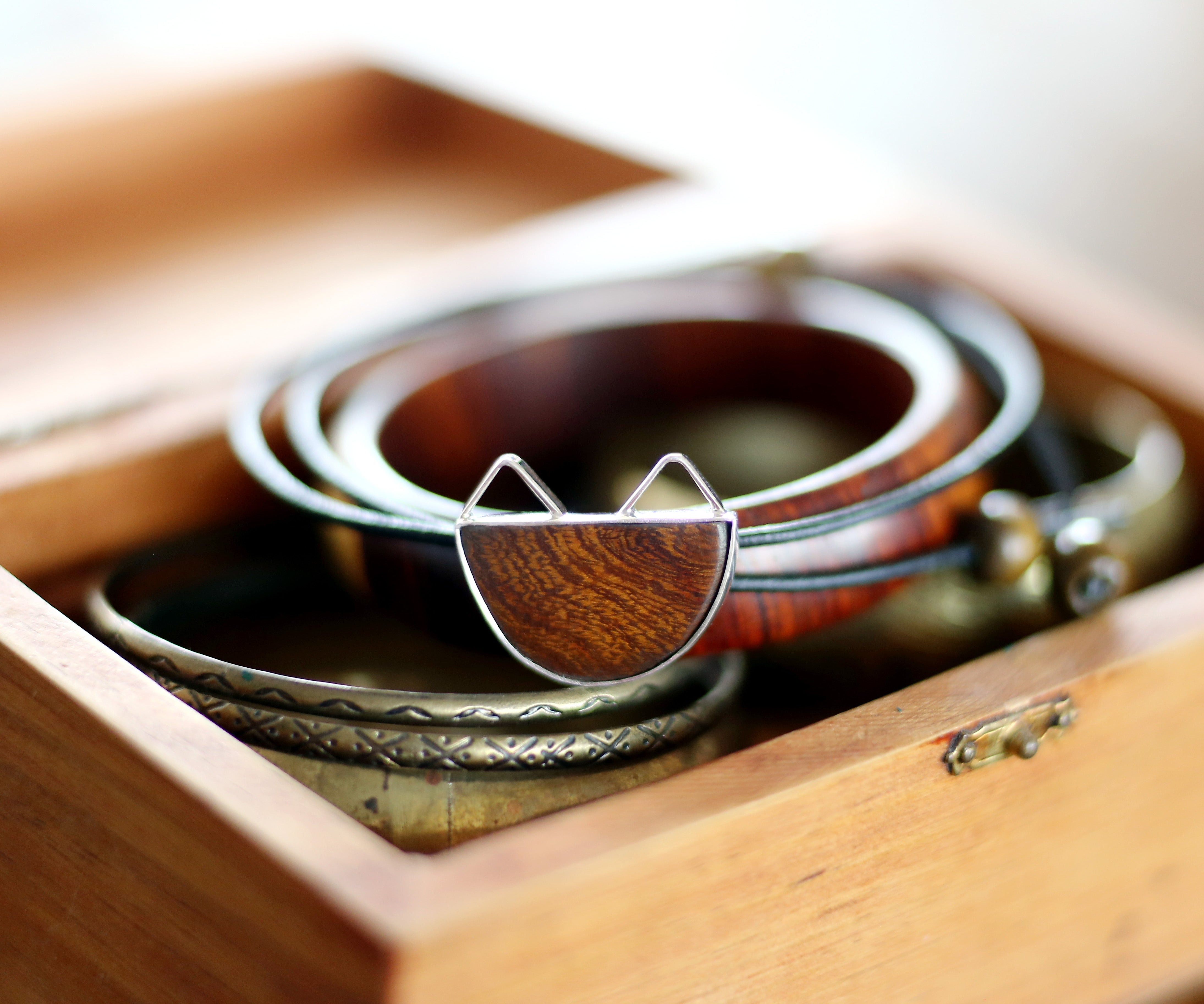 Silver wood necklace, Silver cat lovers pendant, Silversmith jewelry set, Silver and ironwood collar choker