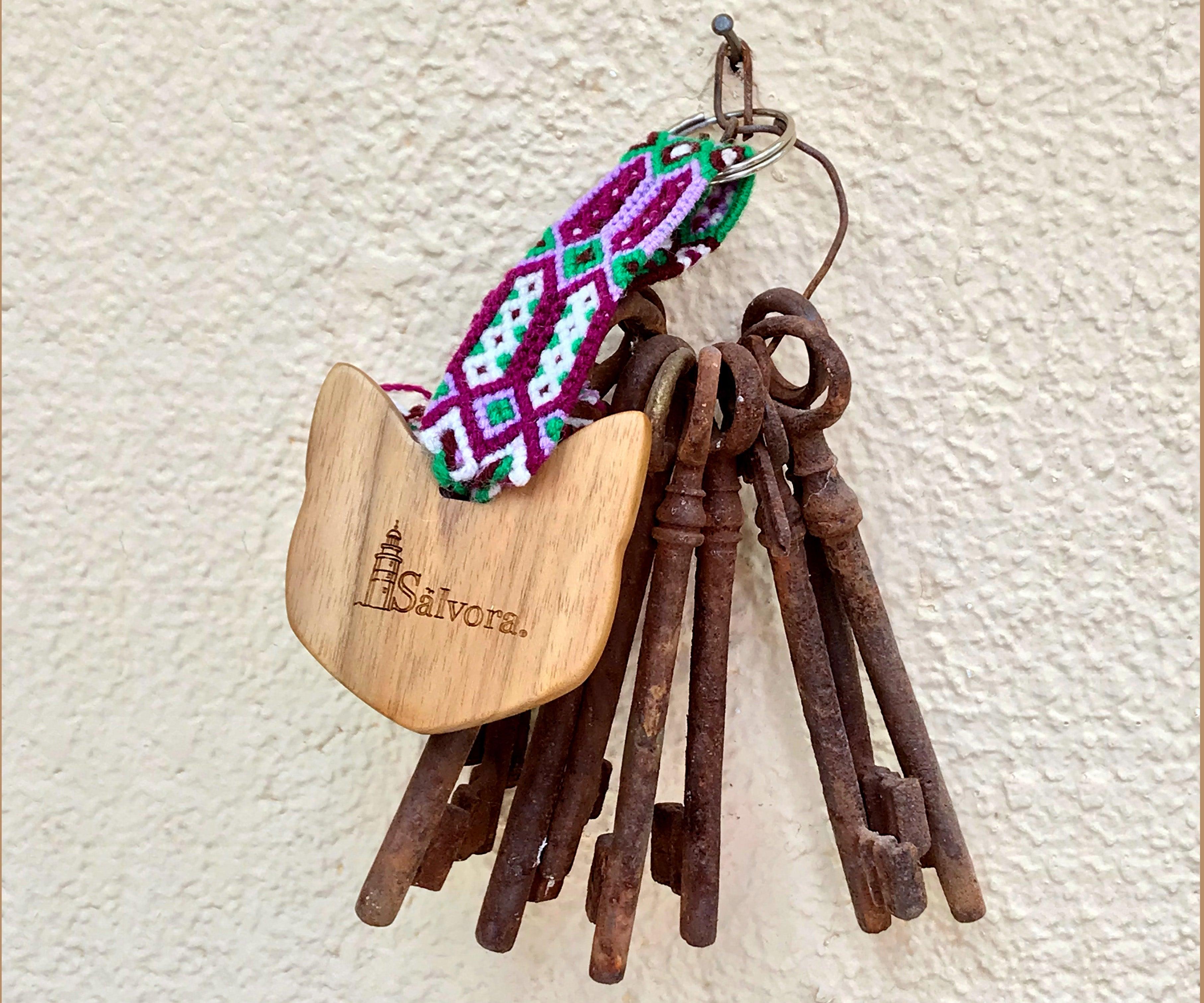 Llavero de maderas preciosas y pulsera de Chiapas, Llavero de maderas recicladas y cinta tejida a mano, Pulsera chiapaneca y madera vintage - SalvoraShop